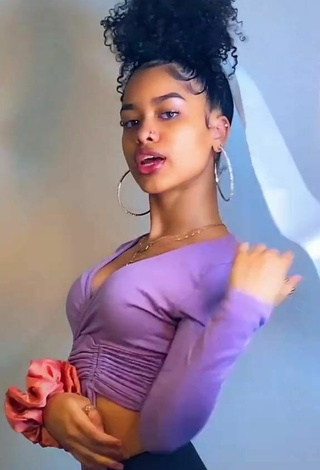 3. Lanii Kay Looks Attractive in Purple Crop Top