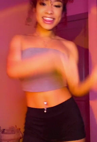 6. Sexy Lanii Kay Shows Cleavage in Purple Tube Top