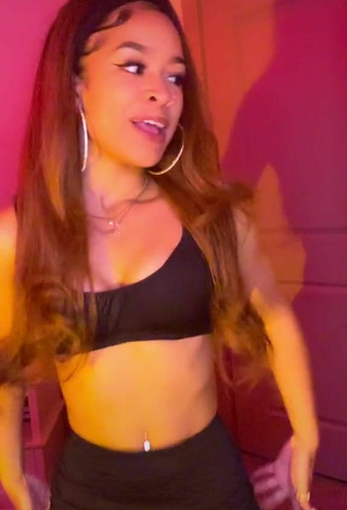 4. Lanii Kay Shows Cleavage in Hot Black Crop Top and Bouncing Tits
