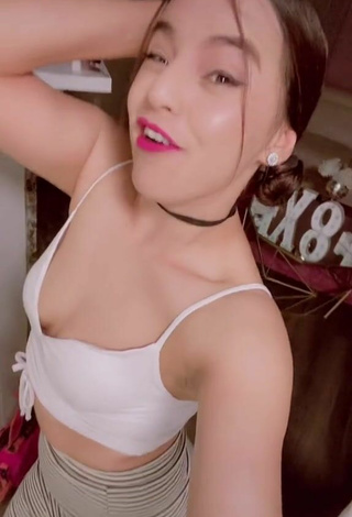 6. Sexy Laura Ramirez Shows Cleavage in White Crop Top