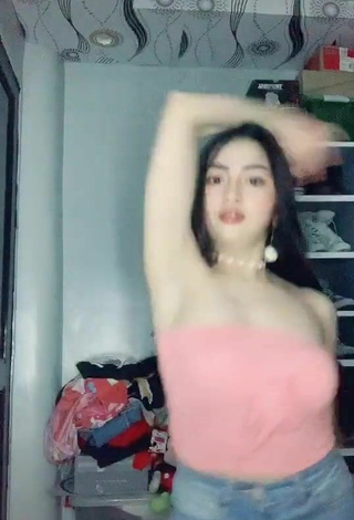 6. Sexy Lea Jane Shows Cleavage in Pink Tube Top