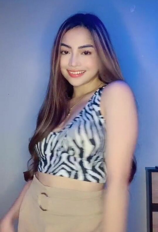 Lovely Lea Jane Shows Cleavage in Zebra Crop Top and Bouncing Breasts