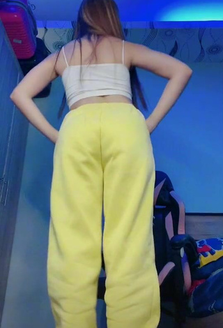 2. Cute Lea Jane in Yellow Pants while Twerking
