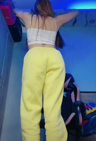 3. Cute Lea Jane in Yellow Pants while Twerking