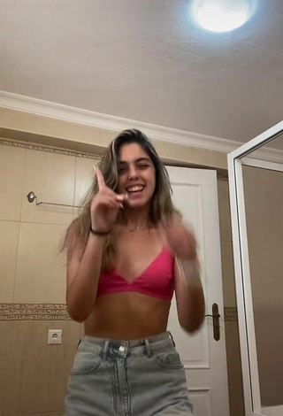 3. Sexy Leonor Filipa Shows Cleavage in Bikini Top