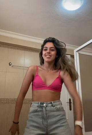 6. Sexy Leonor Filipa Shows Cleavage in Bikini Top