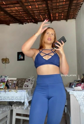 6. Hot Leyla Arrais Shows Butt