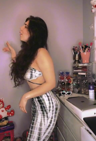 2. Hot Linda Horna Shows Big Butt