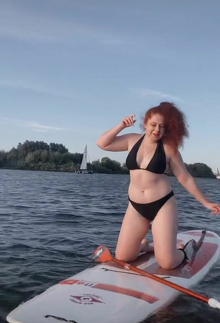 4. Hot Elizaveta Strizh Shows Cleavage in Black Bikini in the Sea