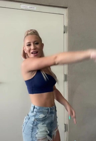 3. Cute Lizzy Wurst Shows Cleavage in Blue Crop Top and Bouncing Boobs