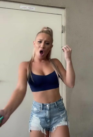 5. Cute Lizzy Wurst Shows Cleavage in Blue Crop Top and Bouncing Boobs