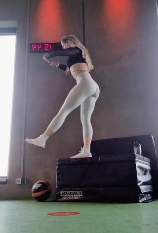 6. Hot Luisa Burkert in Leggings in the Sports Club while doing Fitness Exercises
