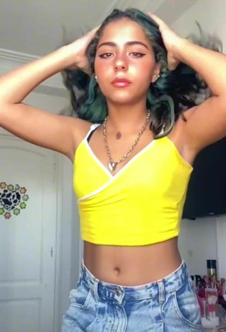 2. Sexy Malouka Iren Shows Cleavage in Yellow Crop Top
