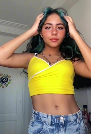 4. Sexy Malouka Iren Shows Cleavage in Yellow Crop Top