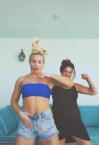 2. Hot Mandy Rose Shows Cleavage in Blue Tube Top
