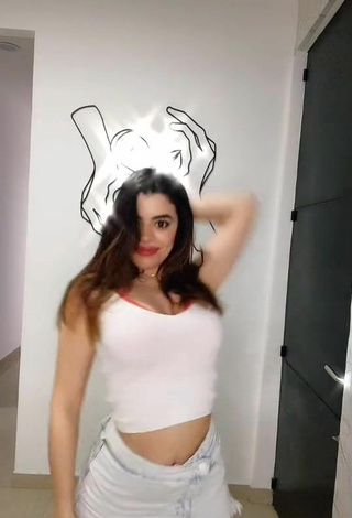 6. Sexy Marian Santos Shows Cleavage in White Tank Top