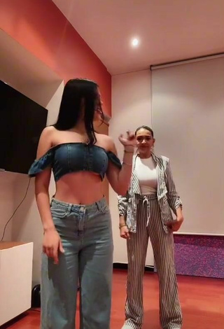 3. Sexy Marian Santos in Blue Crop Top while doing Dance