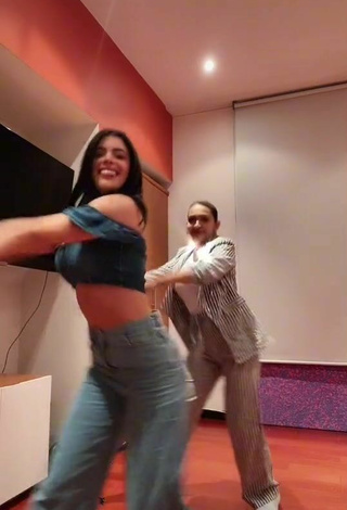 6. Sexy Marian Santos in Blue Crop Top while doing Dance