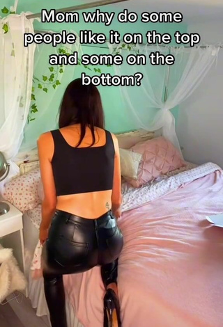2. Sexy Natalie Shows Butt