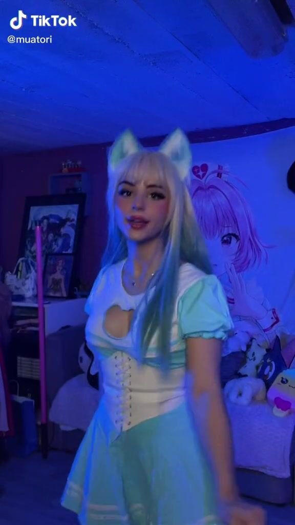 Sexy Muatori Shows Cosplay
