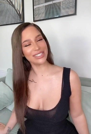 3. Gorgeous Océane Shows Cleavage and Bouncing Tits