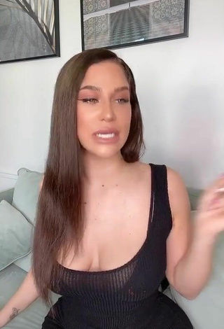 4. Gorgeous Océane Shows Cleavage and Bouncing Tits