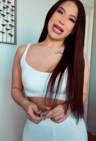 Sexy Océane Shows Cleavage in White Crop Top and Bouncing Tits