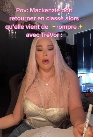 2. Sexy Océane Shows Cleavage