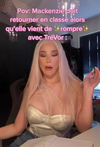 3. Sexy Océane Shows Cleavage