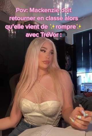 6. Sexy Océane Shows Cleavage