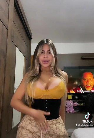 5. Sexy Camila Xavier Shows Cleavage in Black Corset