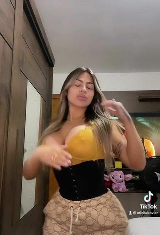 6. Sexy Camila Xavier Shows Cleavage in Black Corset