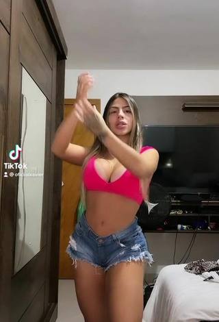 Hot Camila Xavier Shows Big Butt