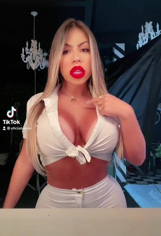 Sexy Camila Xavier Shows Cleavage in White Crop Top