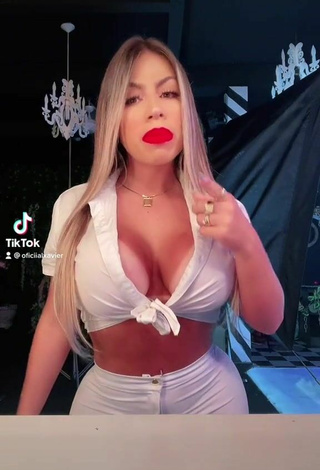 2. Sexy Camila Xavier Shows Cleavage in White Crop Top
