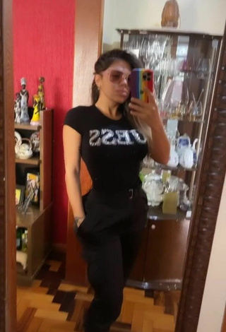 Camila Xavier Demonstrates Beautiful Cleavage