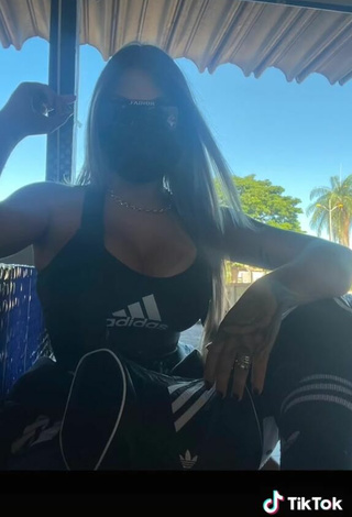 6. Camila Xavier Demonstrates Beautiful Cleavage