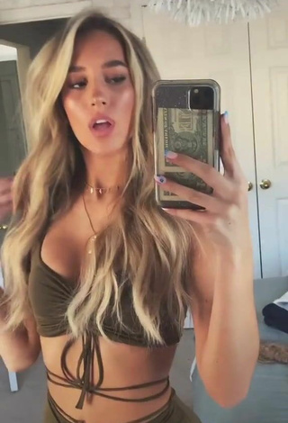 3. Hottie Olivia Massucci Shows Cleavage in Crop Top