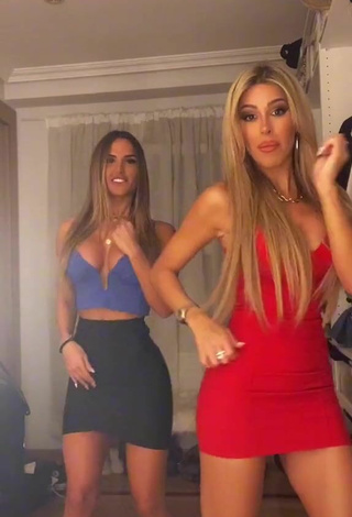 6. Beautiful Oriana Marzoli Shows Cleavage