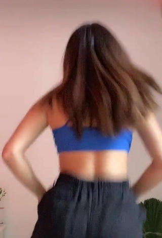 4. Sweetie Sam Espinosa Osuna Shows Cleavage in Blue Crop Top while Twerking