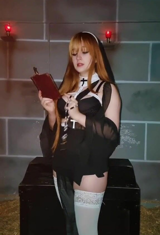 3. Sexy San Chan Claudia Shows Cosplay