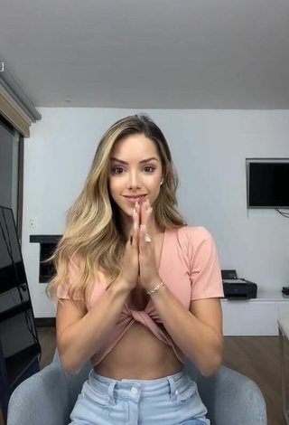 Elegant Silvana Araujo Shows Cleavage in Beige Crop Top