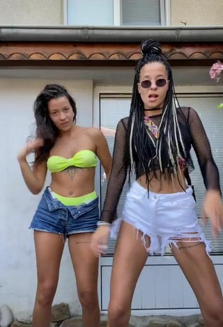 Sexy Suzie & Reni Shows Legs