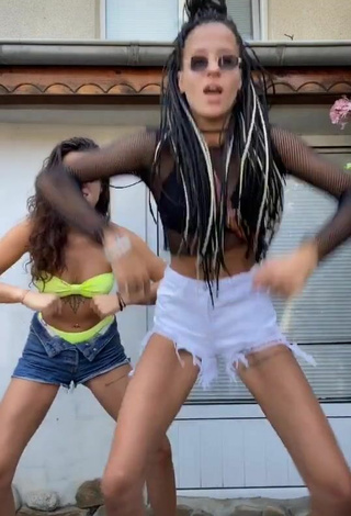 4. Sexy Suzie & Reni Shows Legs