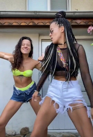 5. Sexy Suzie & Reni Shows Legs