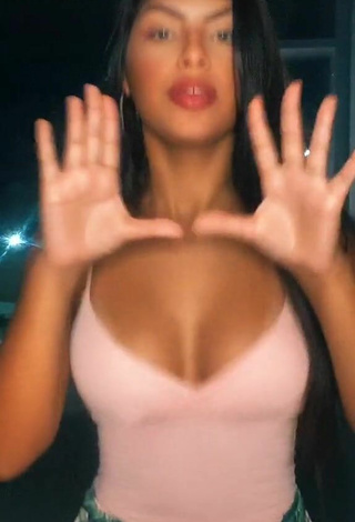 2. Sexy Thaina Amorim Shows Cleavage in Pink Top and Bouncing Boobs