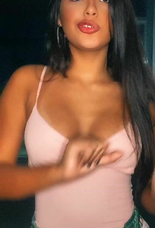 3. Sexy Thaina Amorim Shows Cleavage in Pink Top and Bouncing Boobs