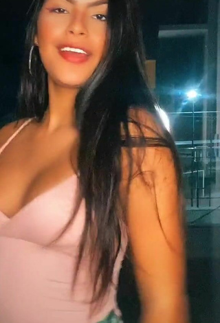 4. Sexy Thaina Amorim Shows Cleavage in Pink Top and Bouncing Boobs