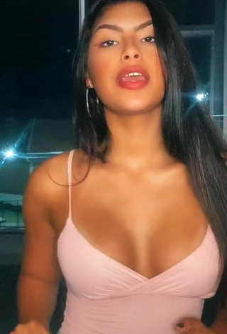 5. Sexy Thaina Amorim Shows Cleavage in Pink Top and Bouncing Boobs