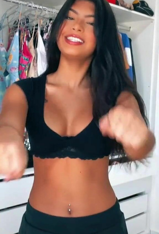 5. Sweetie Thaina Amorim Shows Cleavage in Black Crop Top and Bouncing Boobs